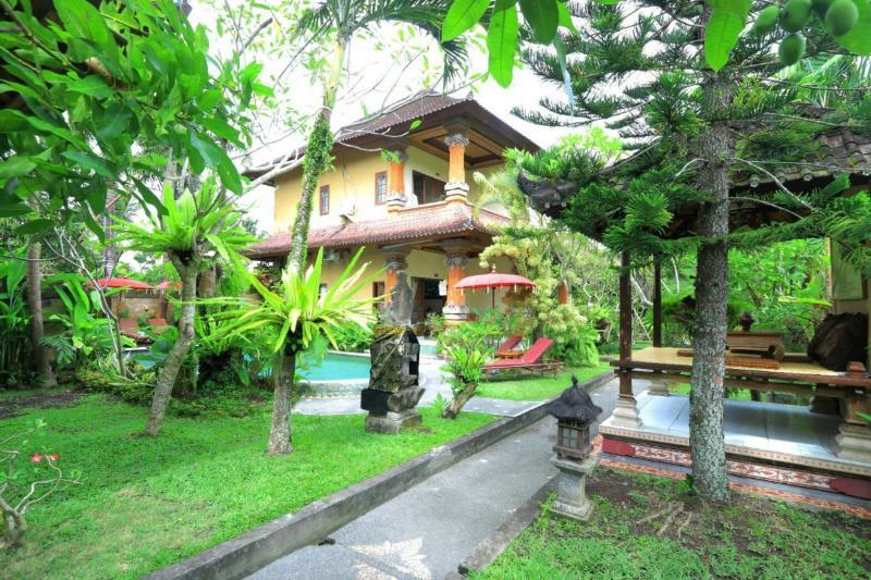 อูมา ซารี คอตเทจ Hotel อูบุด ภายนอก รูปภาพ