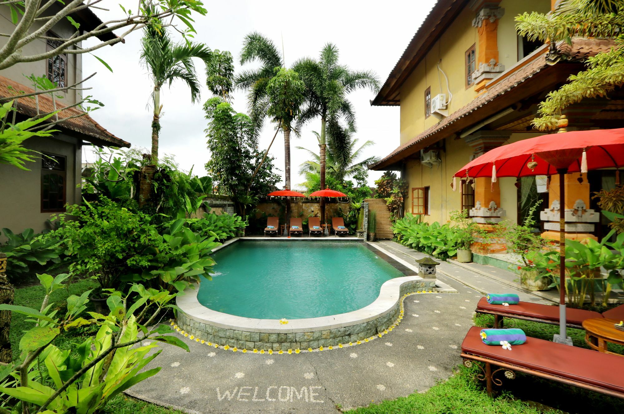 อูมา ซารี คอตเทจ Hotel อูบุด ภายนอก รูปภาพ